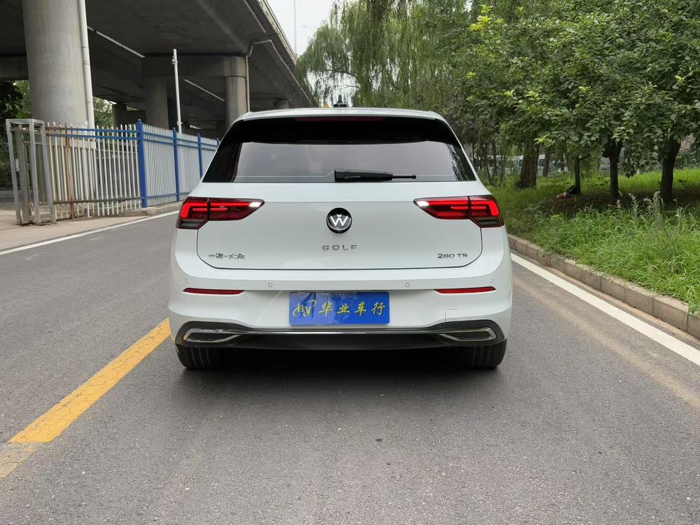 Volkswagen Golf 2022 car image #5