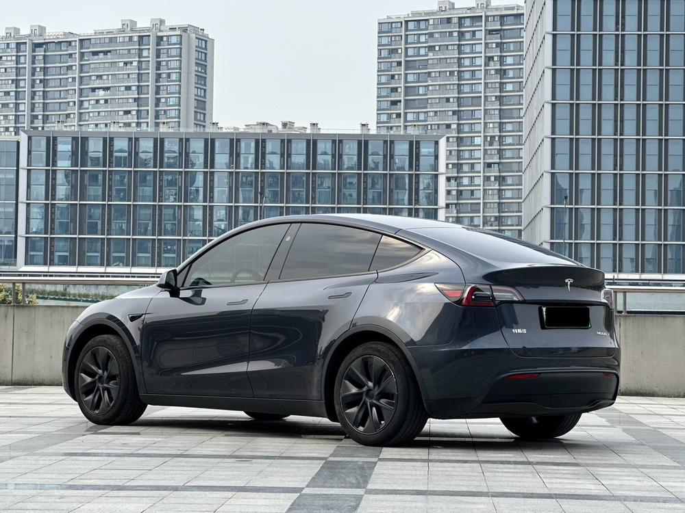 Tesla Model Y 2024 #5 Tesla Model Y 2024 car image #5