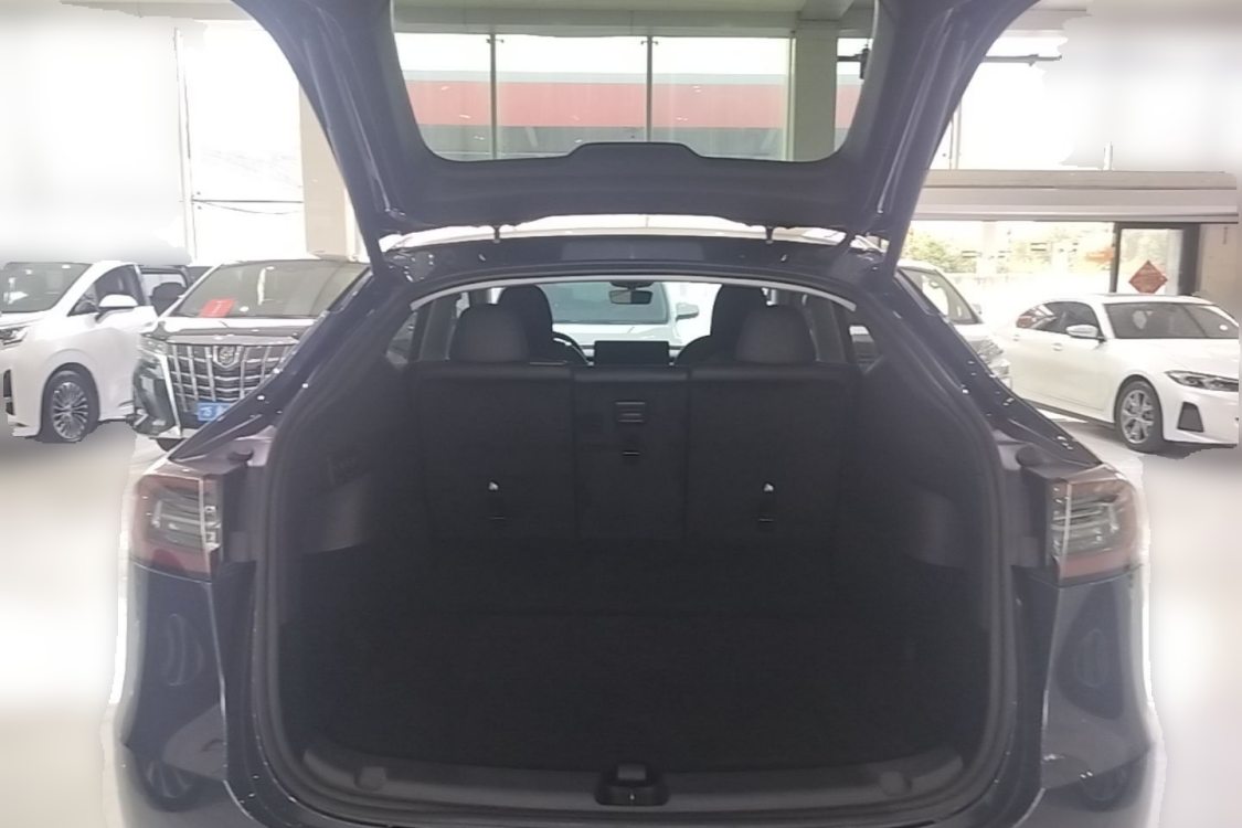 Tesla Model Y 2024 imagen de coche #5