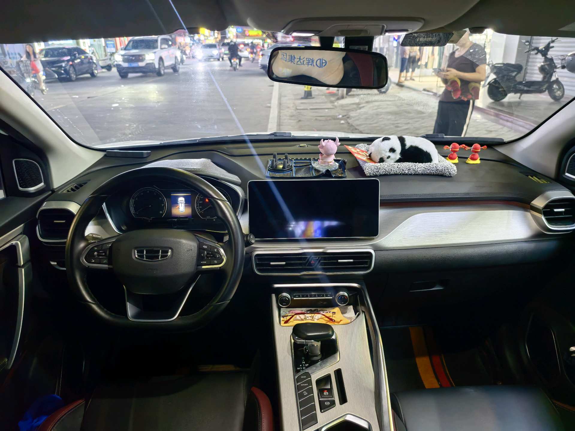 GEELY Coolray 2022 изображение автомобиля #5