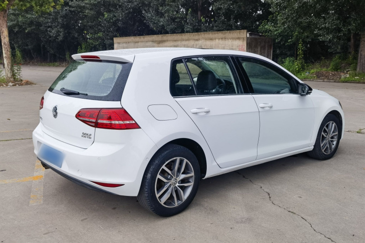 Volkswagen Golf 2017 car image #6