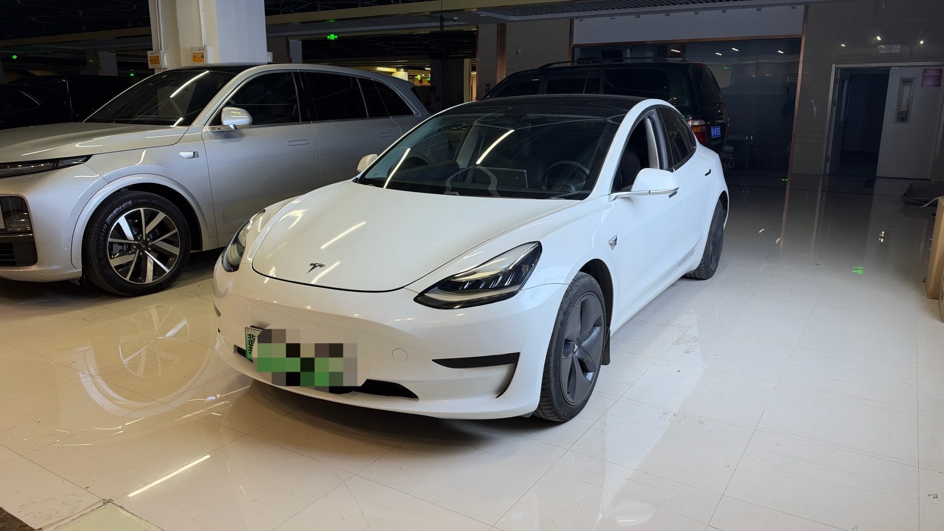 Tesla Model 3 2020 immagine di auto 