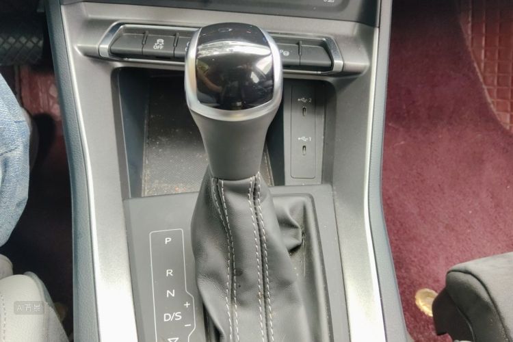 Audi Q3 2022 car image #16