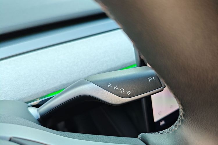 Tesla Model Y 2024 car image #19