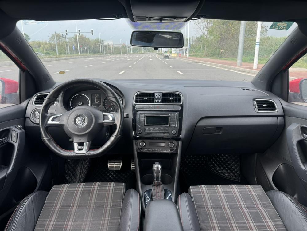Volkswagen Polo 2014 car image #12