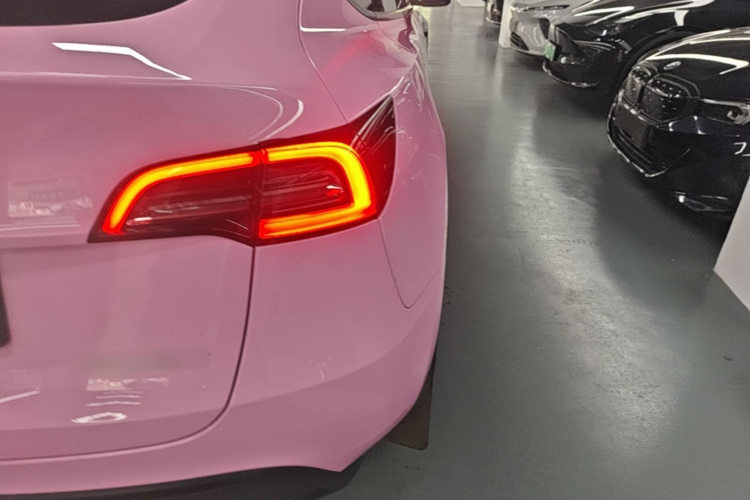 Tesla Model Y 2024 #8 Tesla Model Y 2024 car image #8