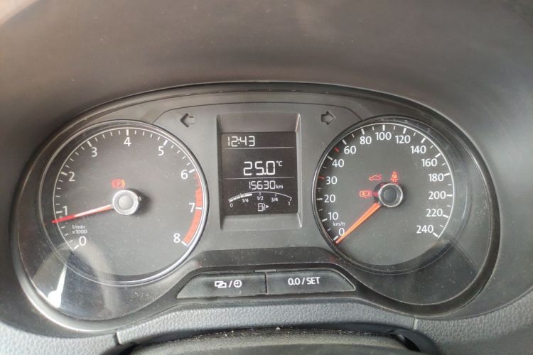 Volkswagen Polo 2017 car image #12