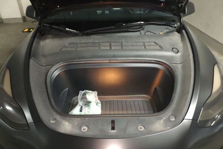 Tesla Model Y 2022 car image #22