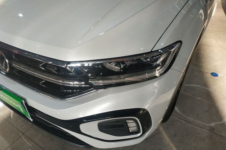 Volkswagen T-Roc 2023 car image #23