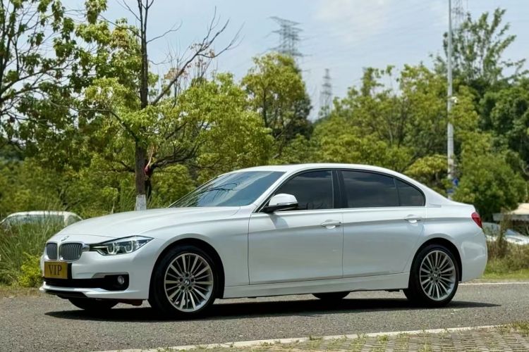 BMW 3 Series 2019 car image #2