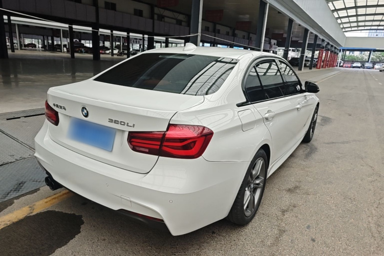 BMW 3 Series 2018 #7 BMW 3 Series 2018 car image #7