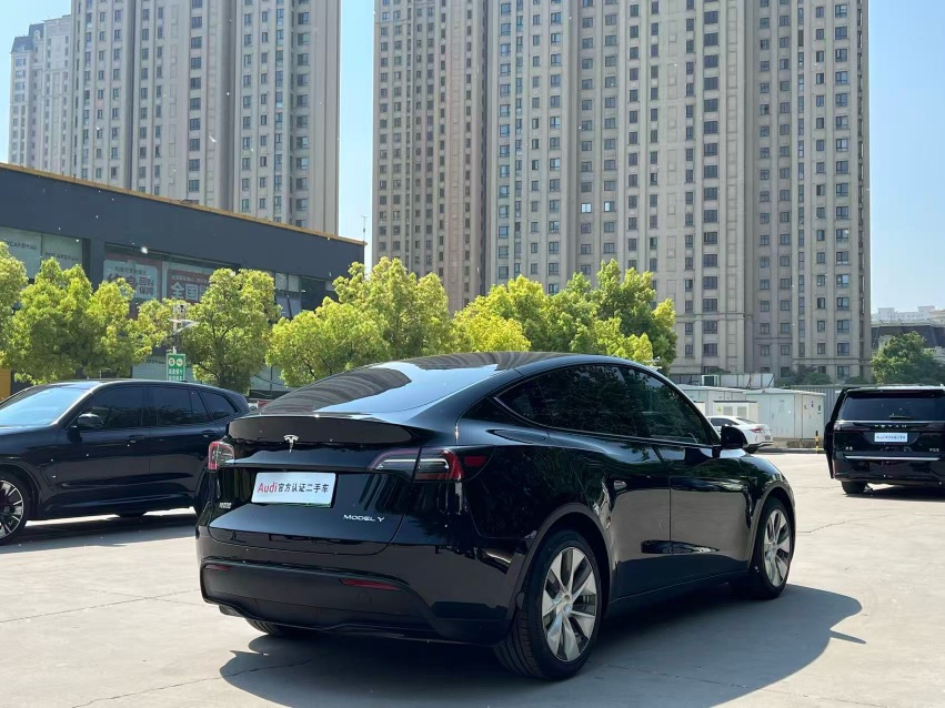 Tesla Model Y 2022 car image #4