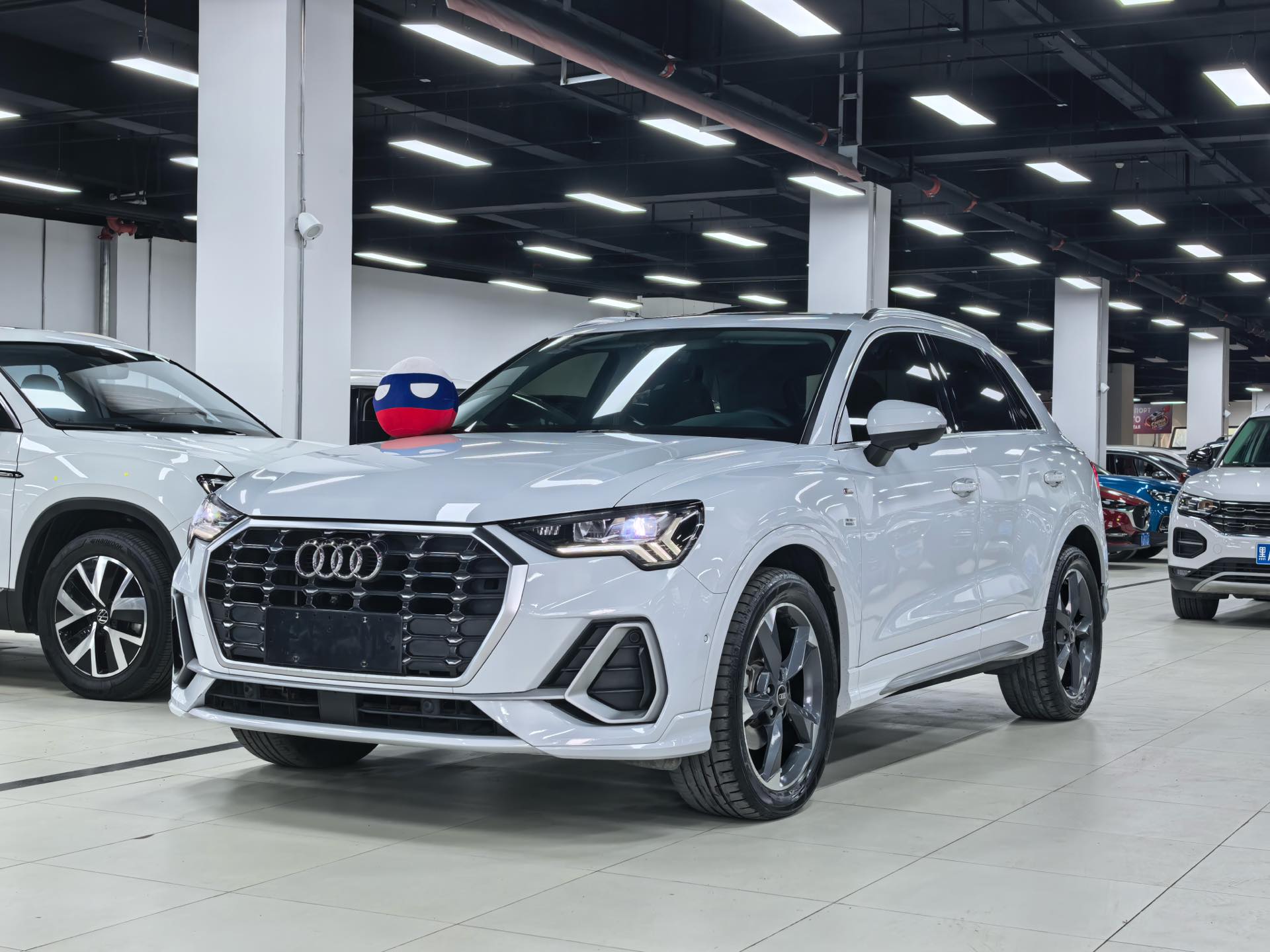 Audi Q3 2023 car image 