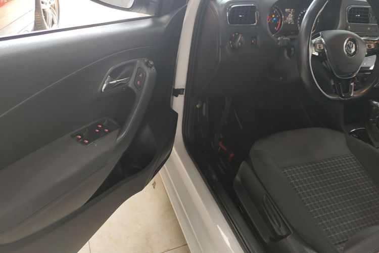 Volkswagen Polo 2017 #16 Volkswagen Polo 2017 car image #16