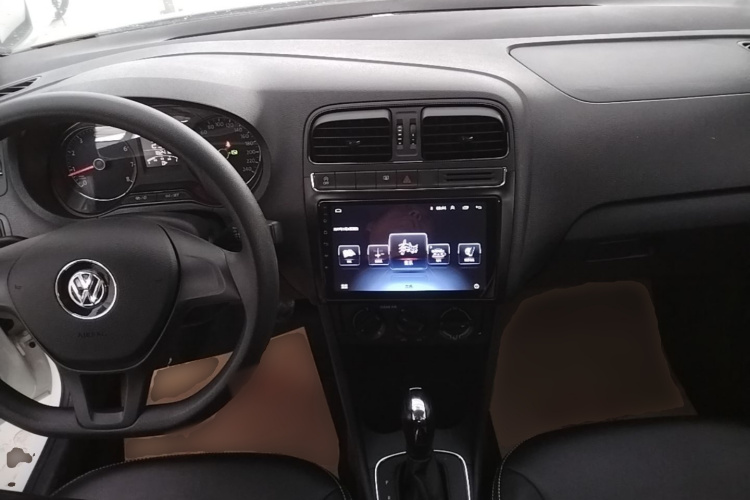 Volkswagen Polo 2019 car image #10
