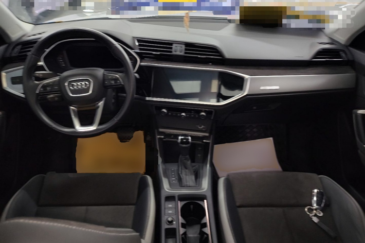 Audi Q3 2021 car image #10