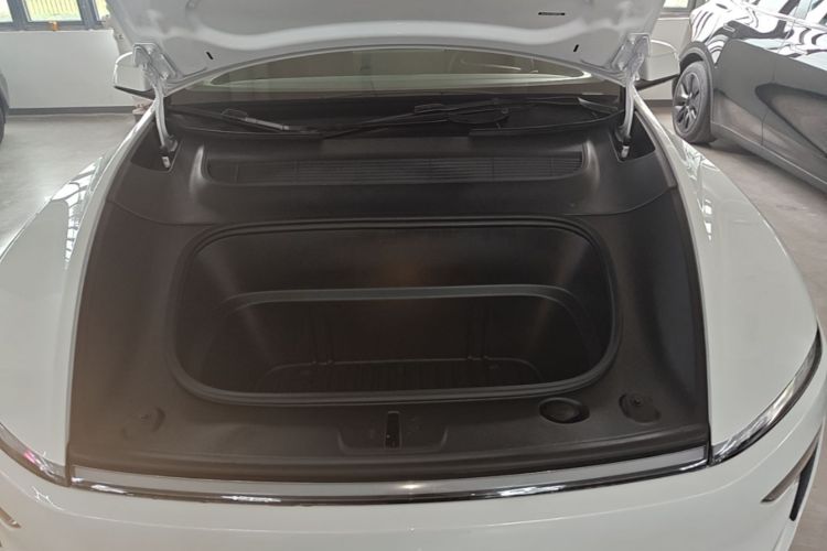 Tesla Model Y 2025 #20 Tesla Model Y 2025 car image #20
