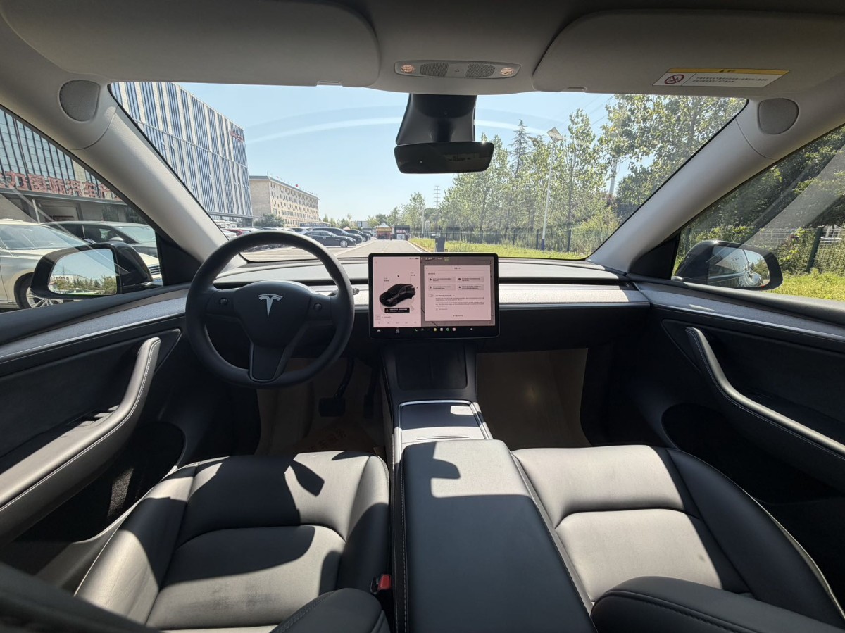 Tesla Model Y 2023 car image #5
