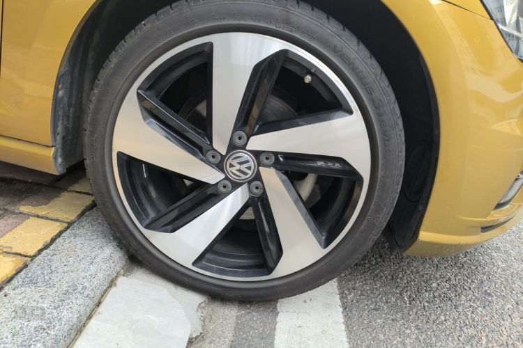Volkswagen Golf 2018 car image #9