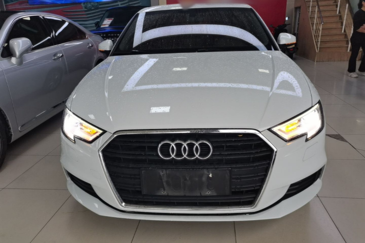 Audi A3 2018 car image #3