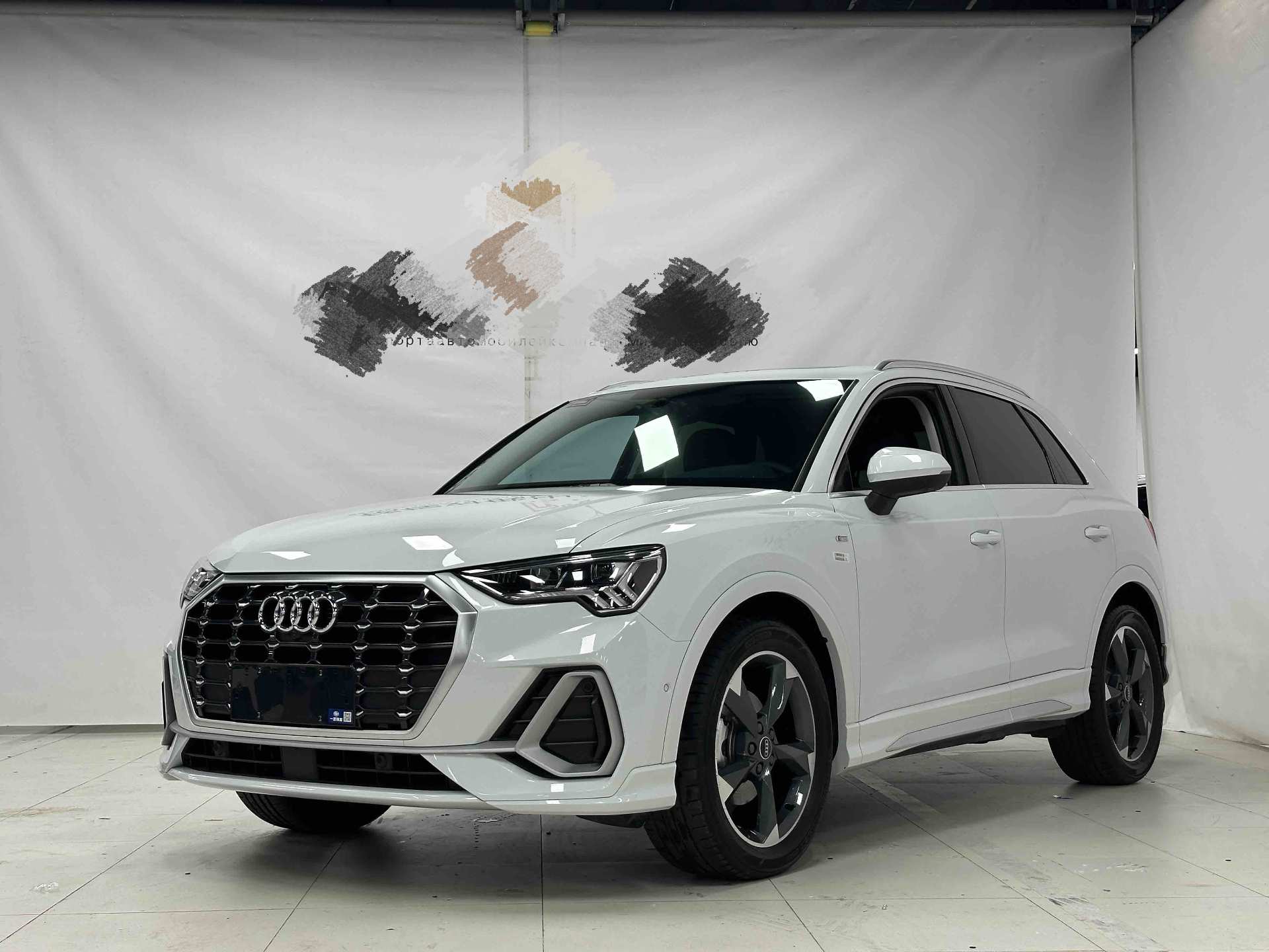 Audi Q3 2023 car image 