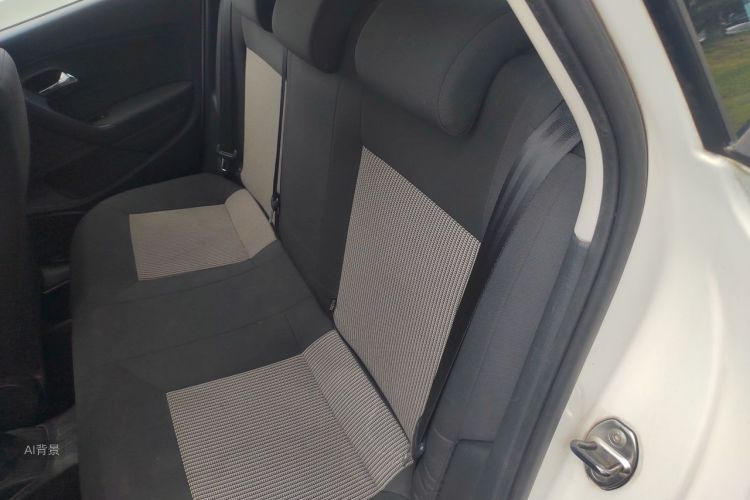 Volkswagen Polo 2015 car image #19
