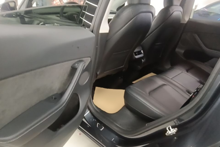 Tesla Model Y 2024 car image #17