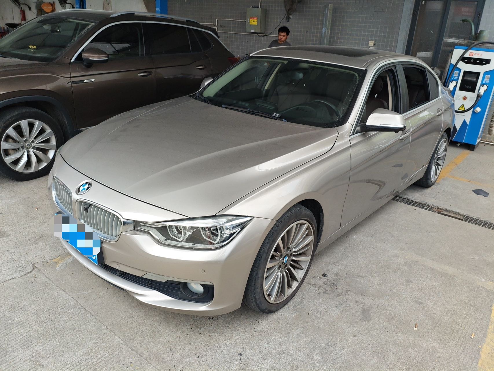 BMW 3 Series 2019 汽车图片 
