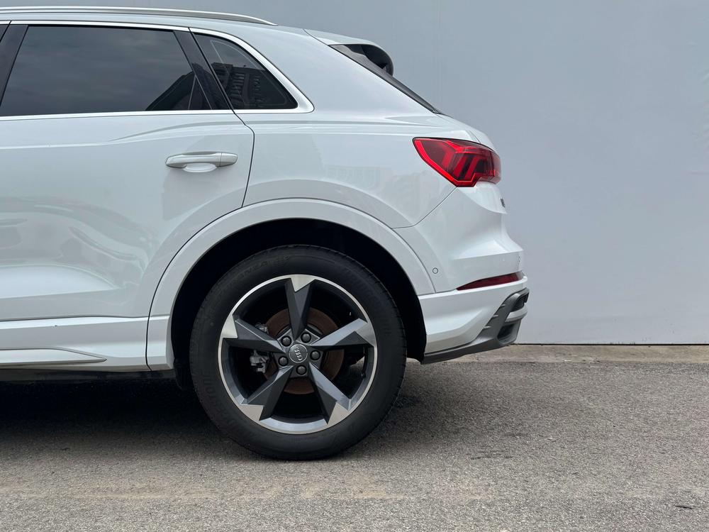 Audi Q3 2021 car image #12