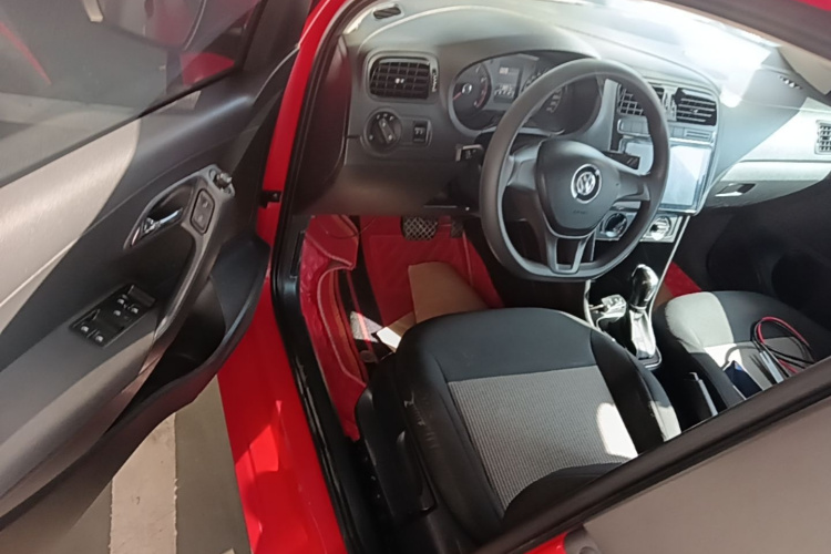 Volkswagen Polo 2018 car image #16