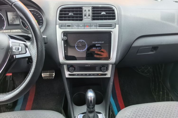Volkswagen Polo 2018 car image #13