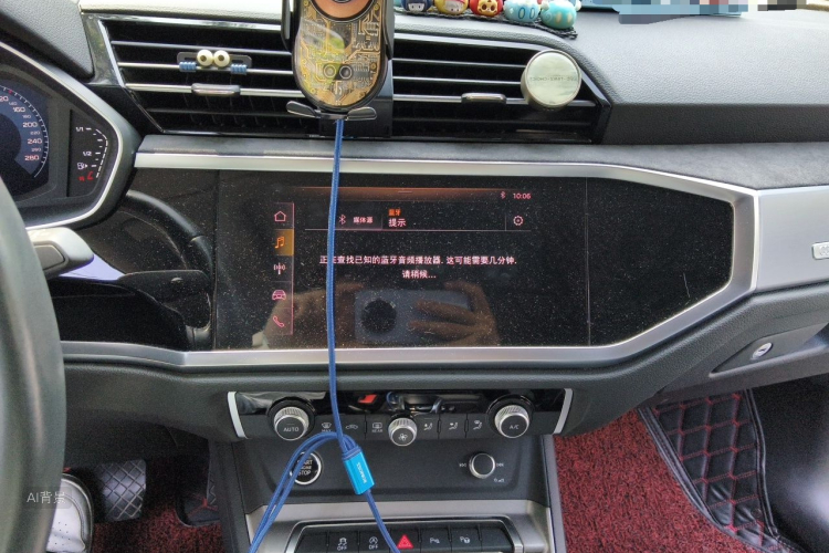 Audi Q3 2020 car image #15