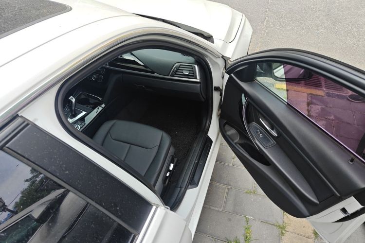 BMW 3 Series 2016 car image #23