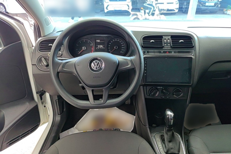 Volkswagen Polo 2018 car image #11