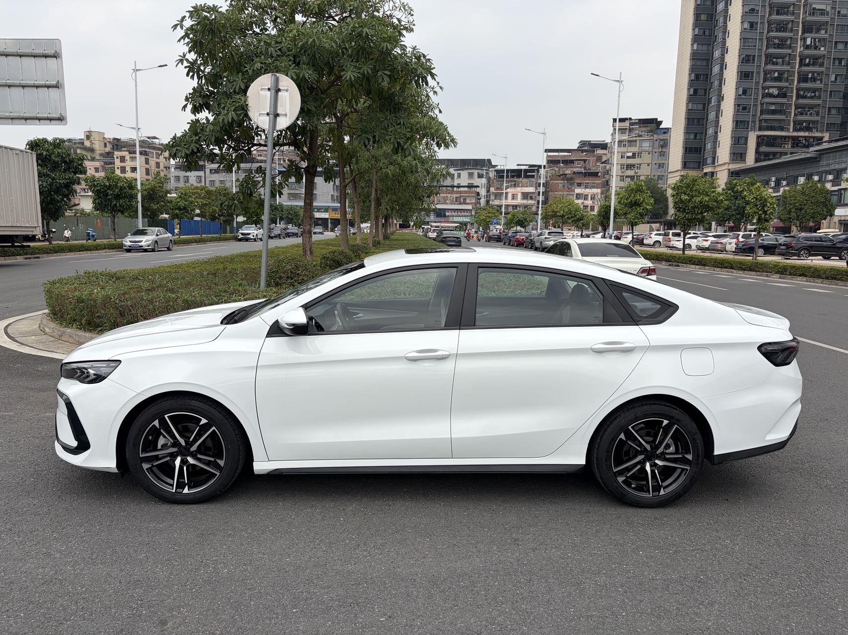 GEELY Binray 2024 image de voiture #5