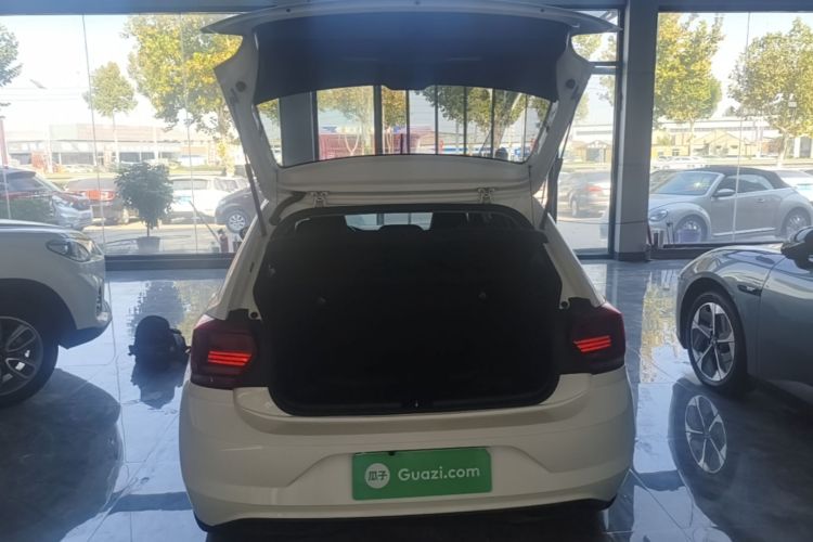 Volkswagen Polo 2022 car image #21