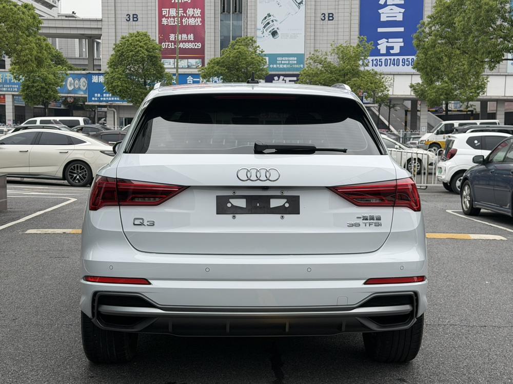Audi Q3 2022 car image #5