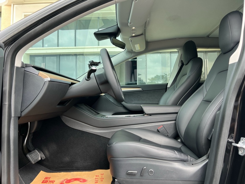 Tesla Model Y 2022 #4 Tesla Model Y 2022 car image #4