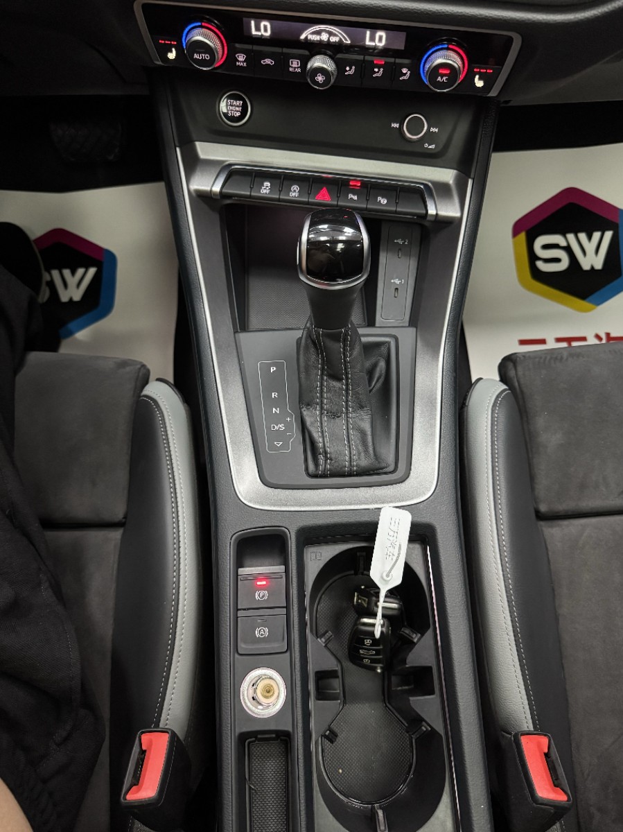 Audi Q3 2022 car image #12