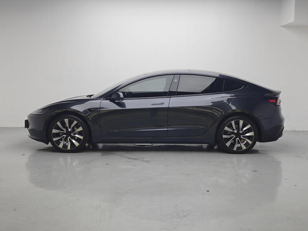 Tesla Model 3 2025 car image #4