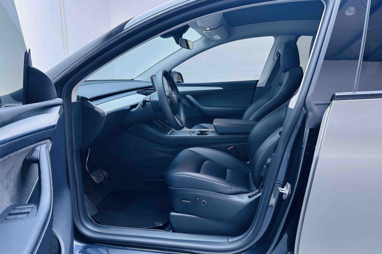 Tesla Model Y 2024 #16 Tesla Model Y 2024 car image #16