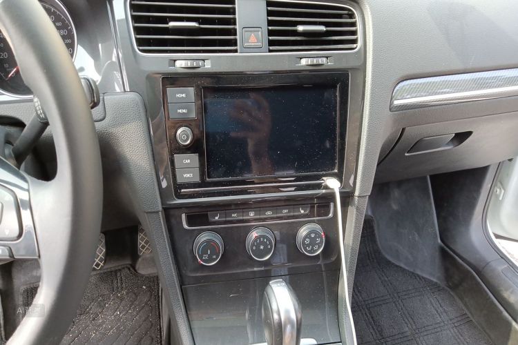 Volkswagen Golf 2019 car image #15