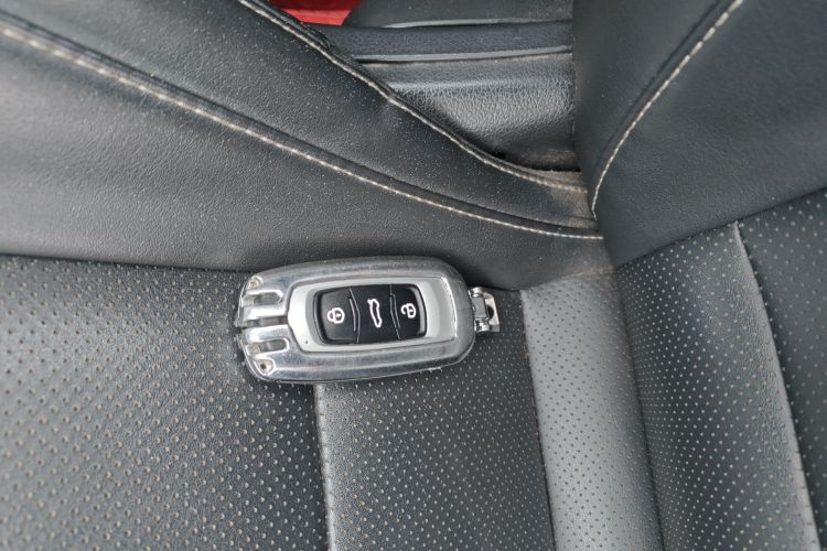 GEELY Emgrand 2019 car image #9
