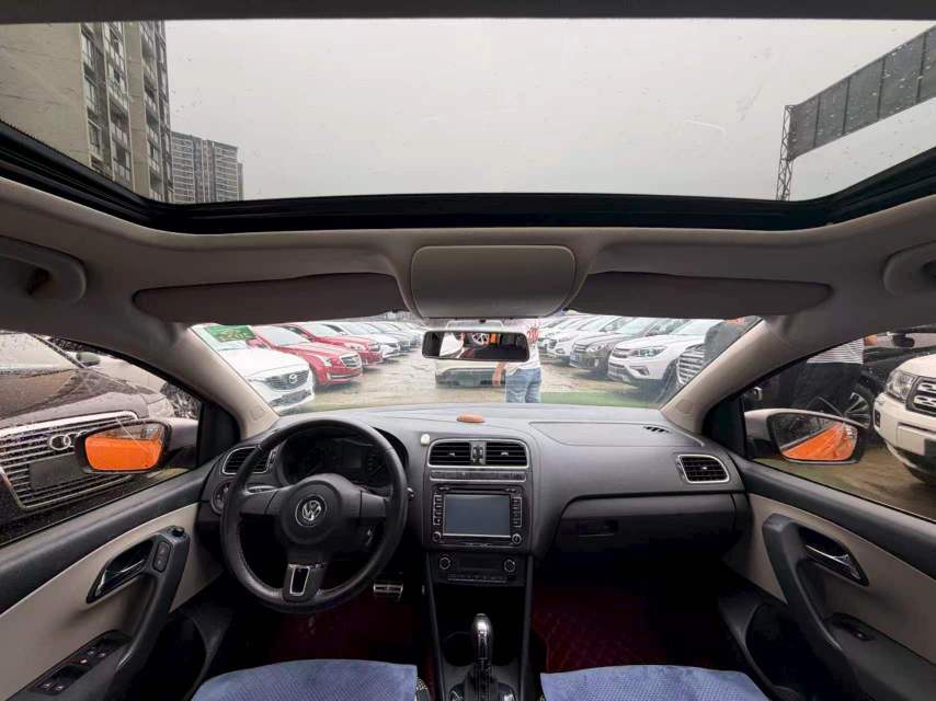 Volkswagen Polo 2014 car image #10