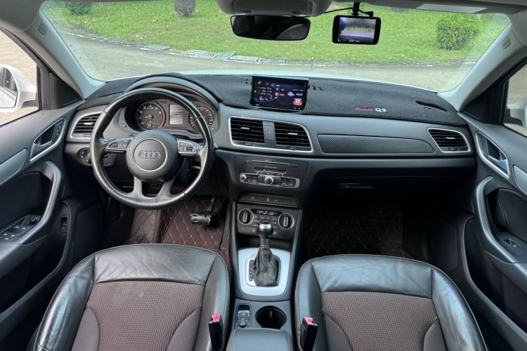 Audi Q3 2017 car image #11