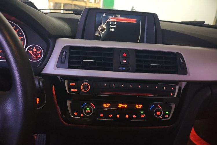 BMW 3 Series 2017 car image #13
