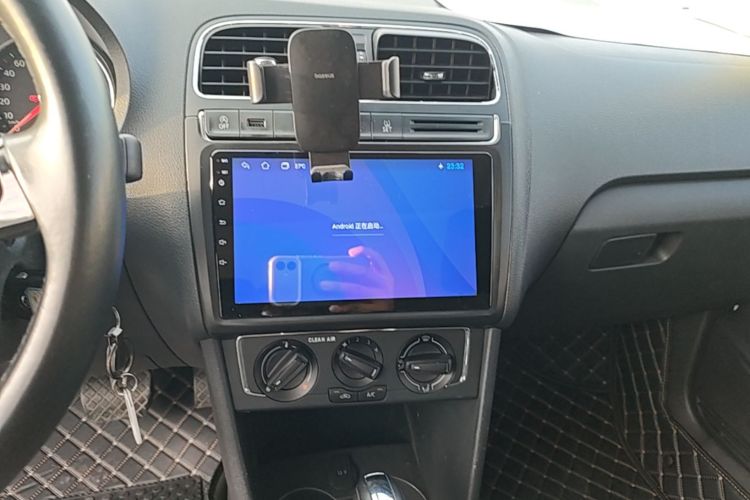Volkswagen Polo 2018 car image #13
