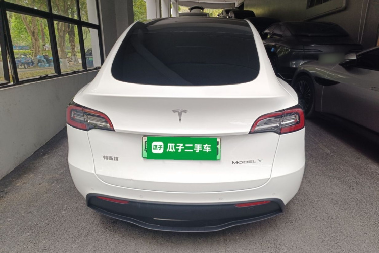 Tesla Model Y 2022 #4 Tesla Model Y 2022 car image #4