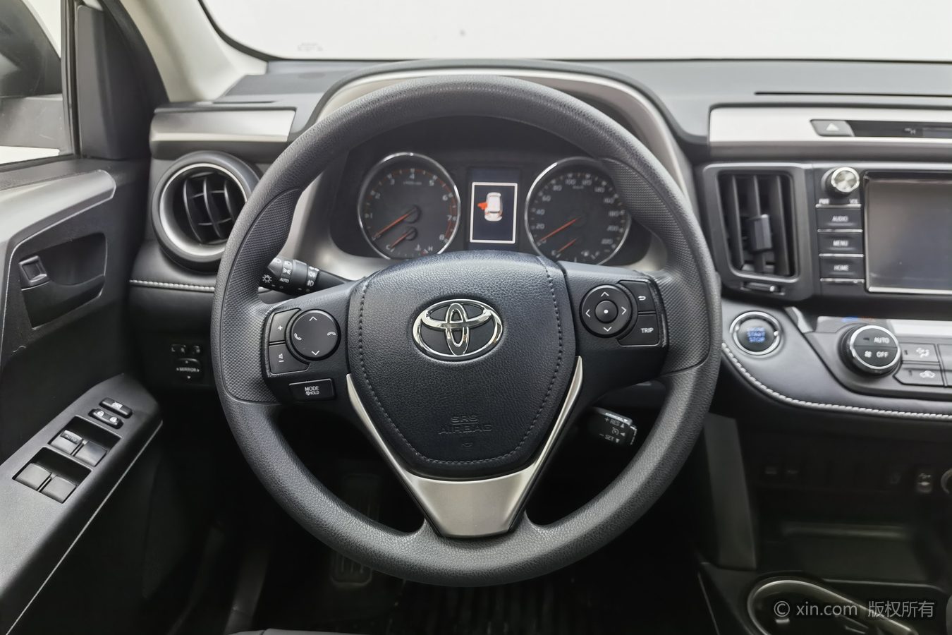 Toyota RAV4 2019 изображение автомобиля #11