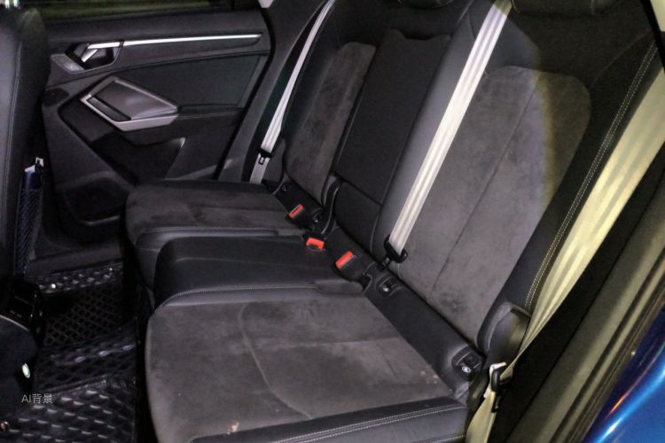 Audi Q3 2020 car image #19